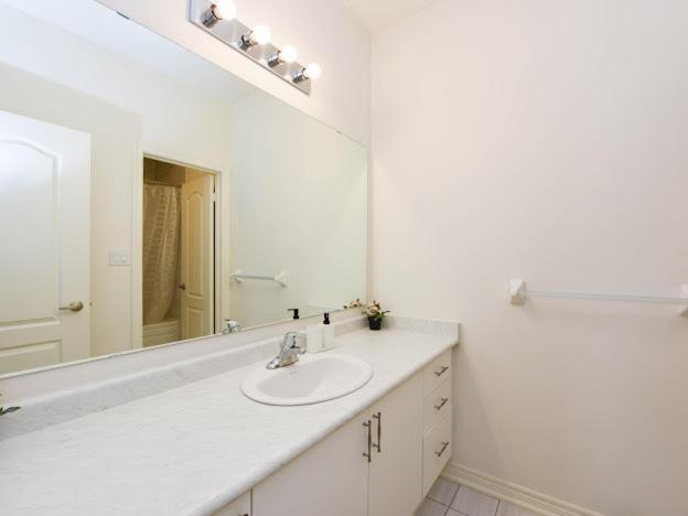 Apartment Stylish In Waterdown Hamilton